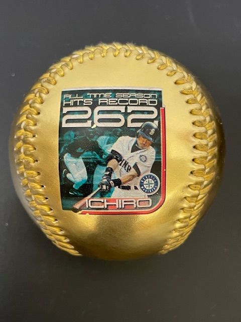 28696 イチロー選手２００４年メジャーシーズン262安打記念 金色記念ボール 2001年ア リーグMVP受賞記念ZIPPO 2点