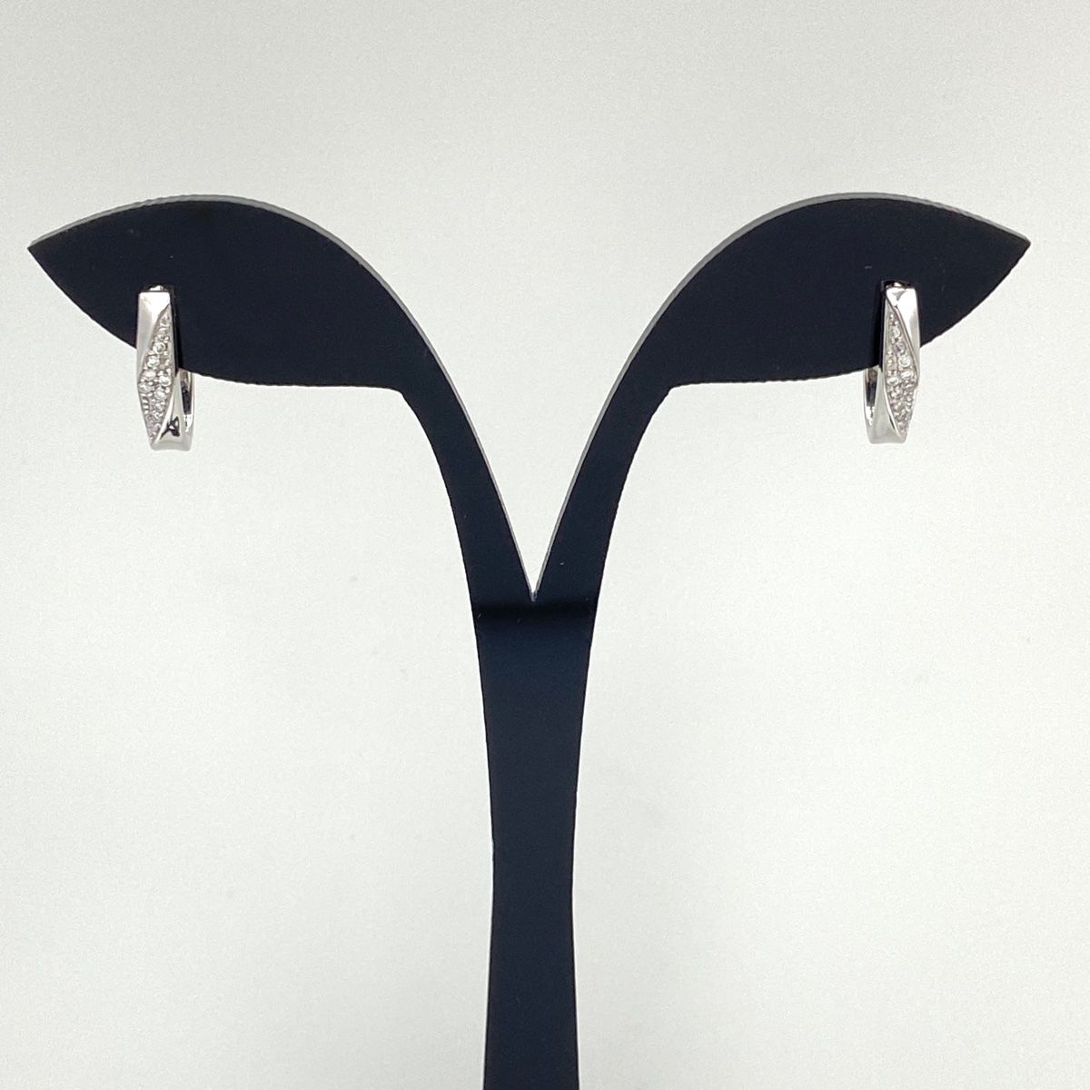 ヴァンドーム青山 VENDOME AOYAMA メレダイヤ デザインピアス WG  