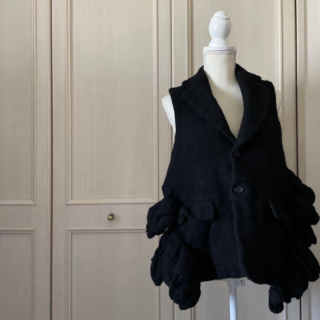 10 コムデギャルソン comme des GARCONS ジレ ベスト ニット 黒 ブラック BLACK クロ くろ お呼ばれ デート オフィスカジュアル 食事会 ドメブラ ドメスティックブランド