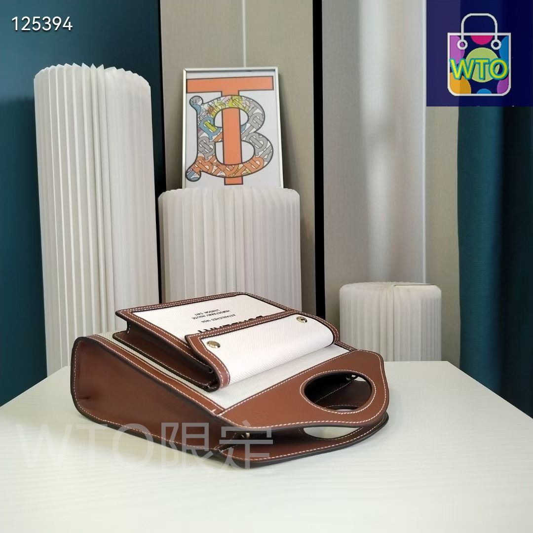 BURBERRY ハンドバッグ新品未使用、土日限定値下げ致します BURBERRY バーバリー ロゴ ハンドバッグ レザー レディース
