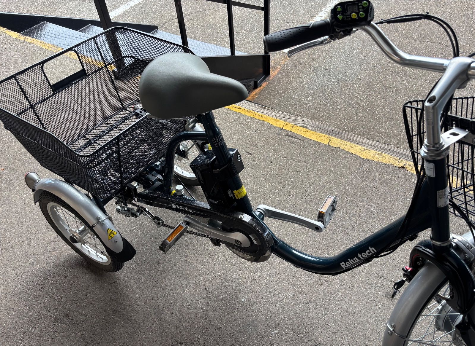 リハテック 電動アシスト三輪自転車