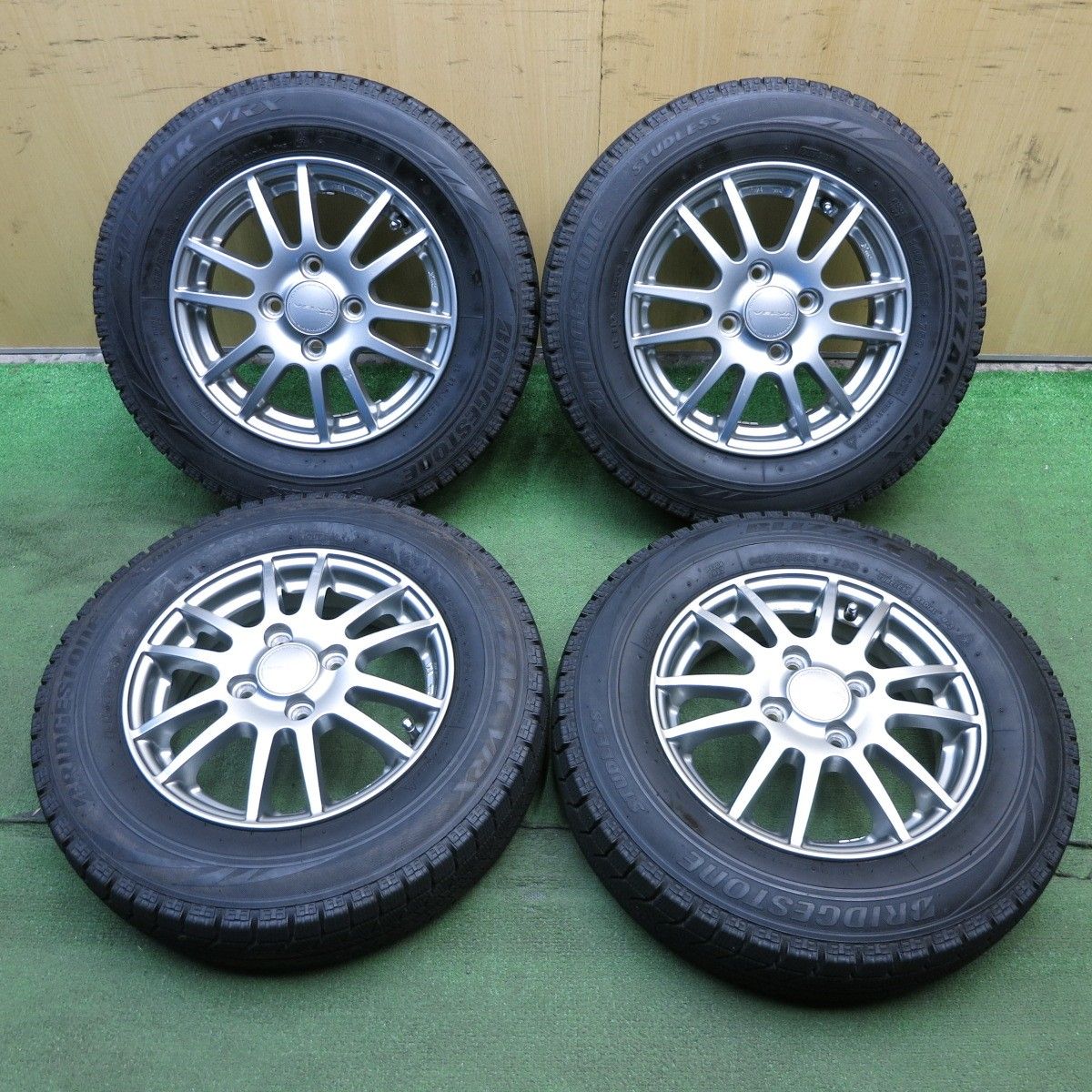 *送料無料* バリ溝！20年！9.5分以上★スタッドレス 145/80R13 ブリヂストン ブリザック VRX VELVA weds ヴェルヴァ  13インチ PCD100/4H★4020910KKス