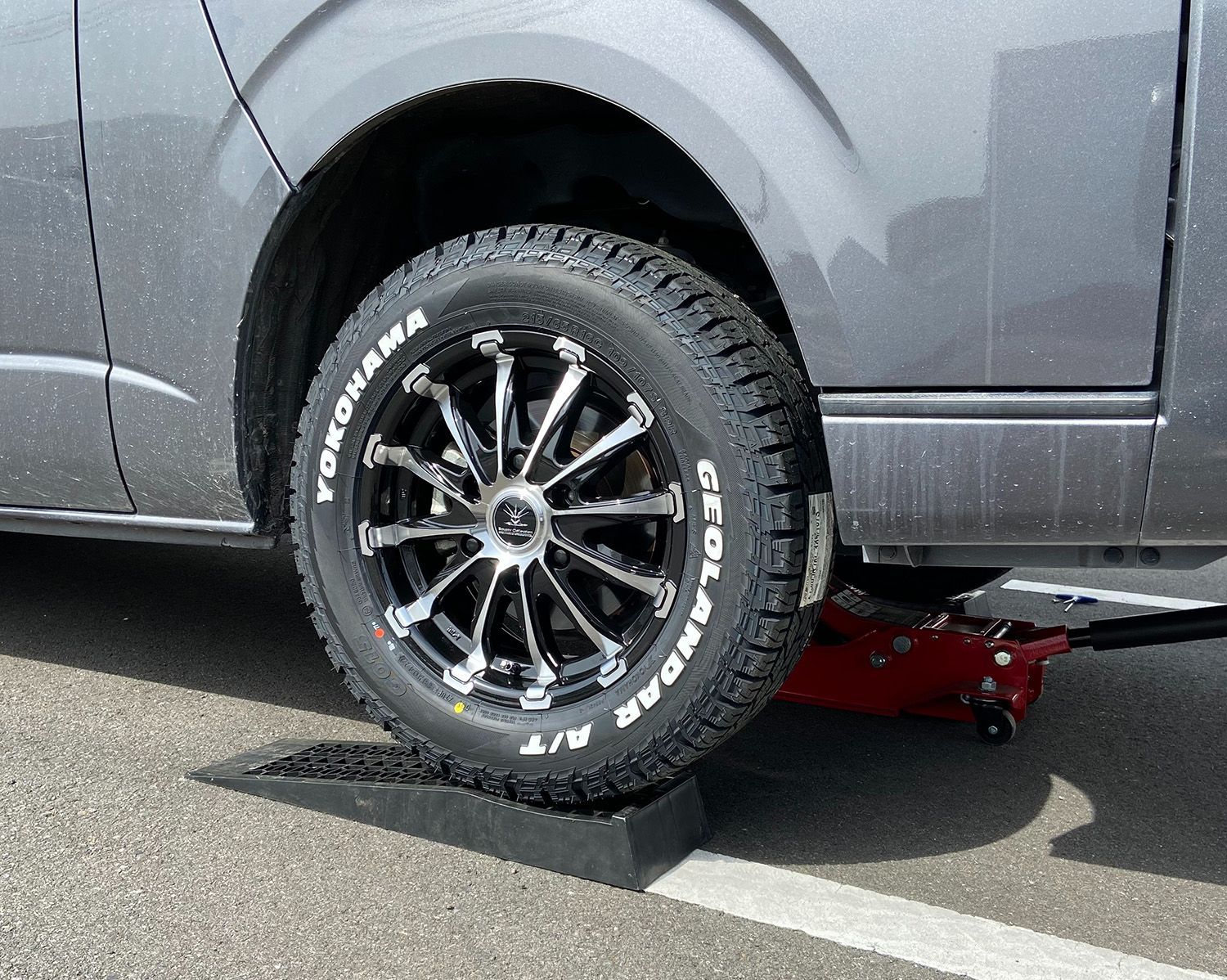 ハイエース⭐️車検対応⭐️ヨコハマ⭐️X-AT⭐️215/65R16