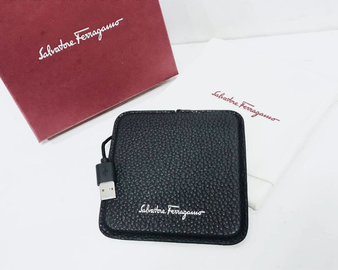 美品 フェラガモ USB ワイヤレスチャージャー レザー ブラック 非売品 Salvatore Ferragamo｜サルヴァトーレフェラガモ USB