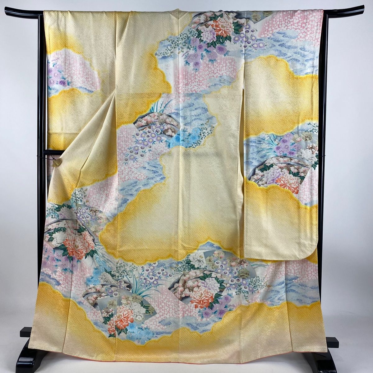 振袖 身丈168.5cm 裄丈66.5cm M 袷 扇面 牡丹 金彩 絞り 山吹色 正絹 秀品