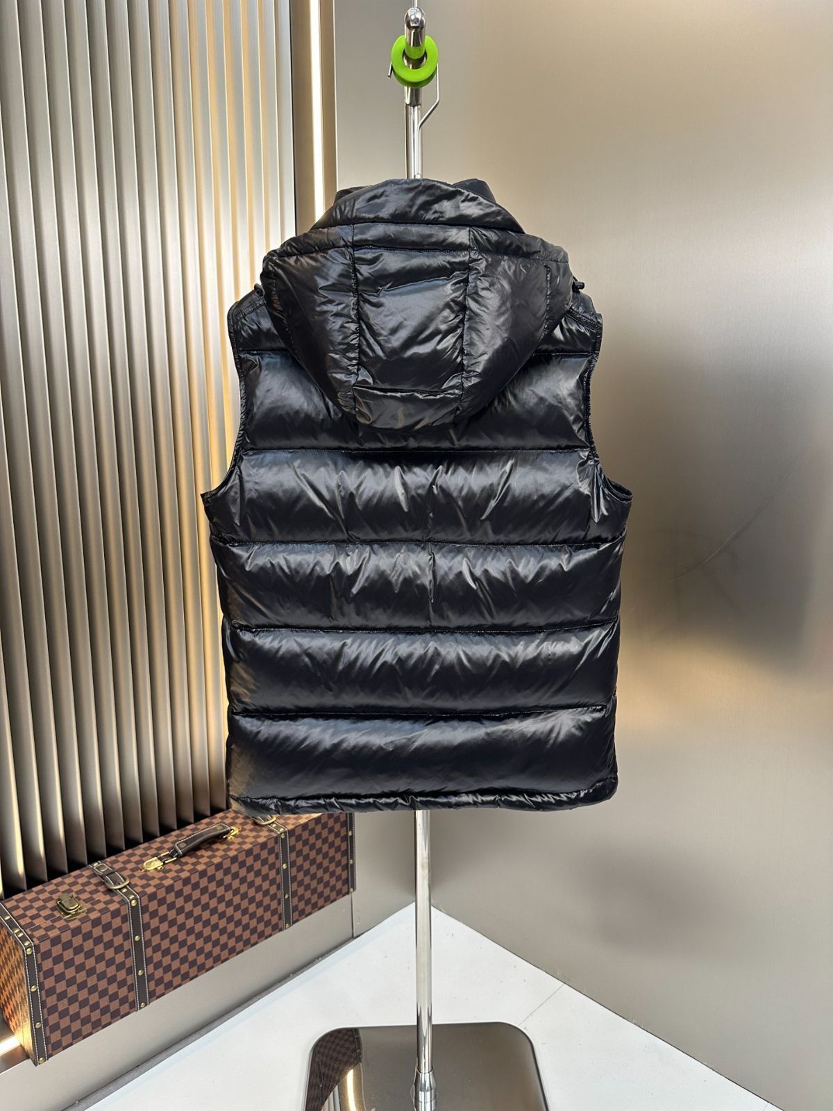 【限定値下げ中】45,000円⇒40,000円 モンクレール ダウンベスト 新品未使用?】MONCLER （モンクレール） ダウンベスト｜本日限定