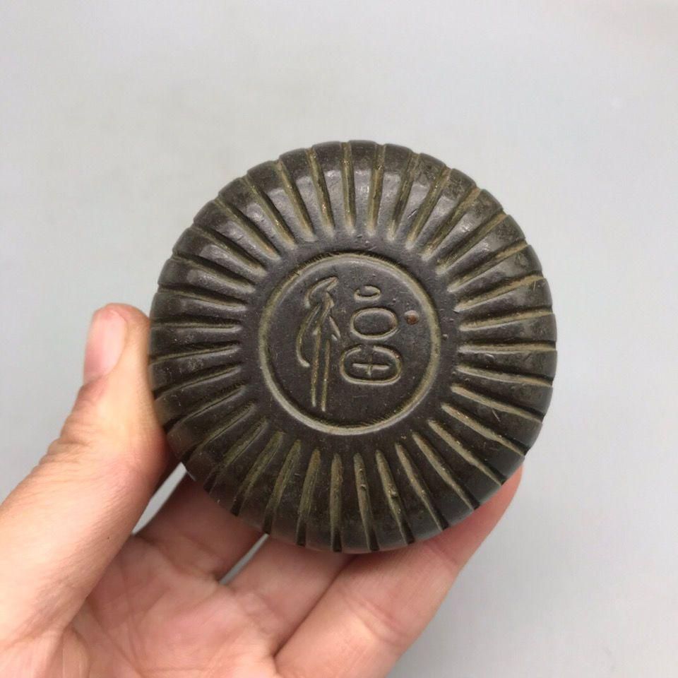 大清道光年製 粉彩香盒 文房用具 靓宝格- 道光外胭脂紫地轧道开光粉彩清供图内青花杂宝纹碗（官窑