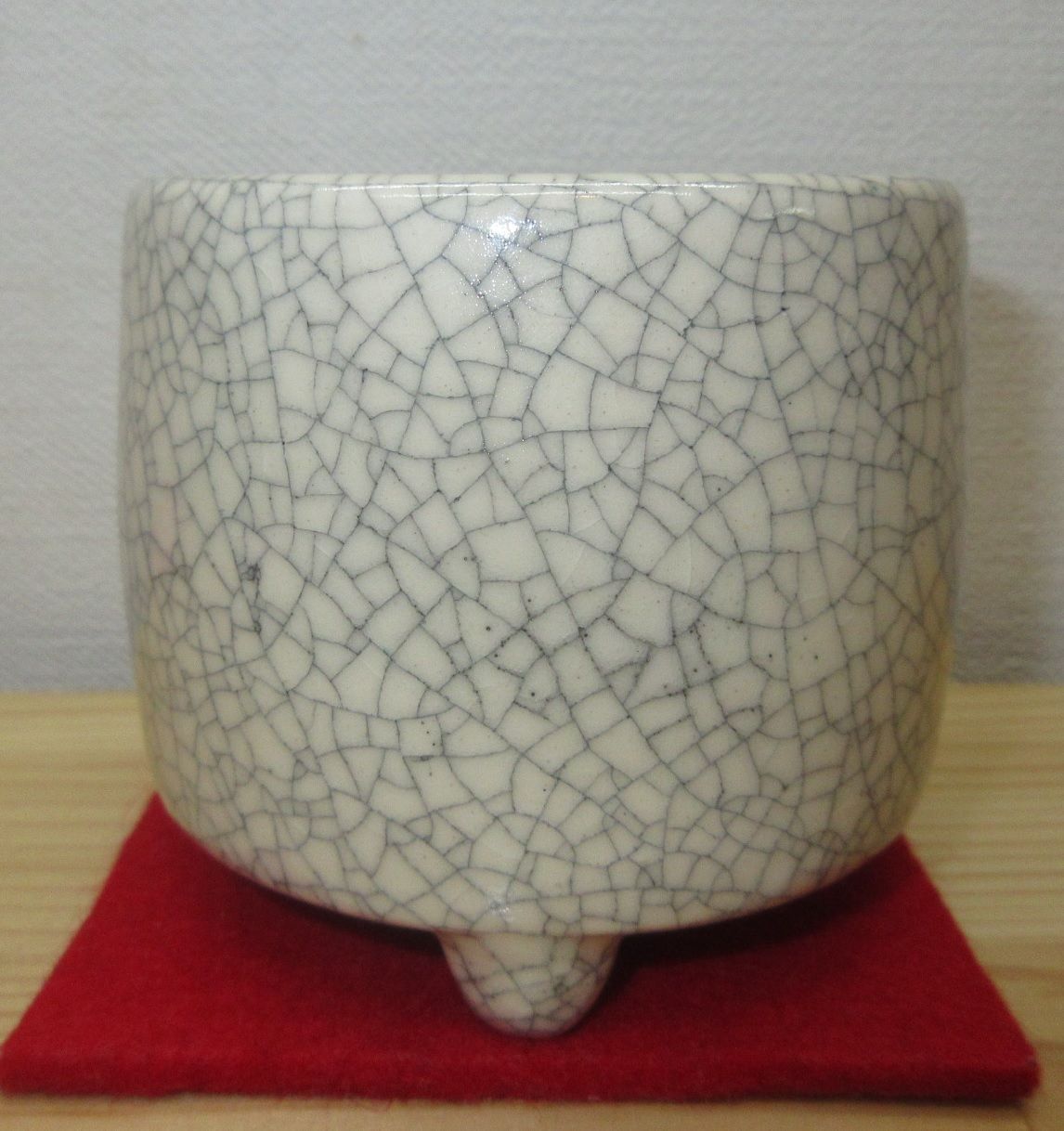 送料込【逢絢亭・新品】茶道具 七事式道具 聞香炉 白楽 貫入模様 丸形 松楽窯 逢絢亭・新品】茶道具 七事式道具 聞香炉 白楽 貫入模様 丸形 松