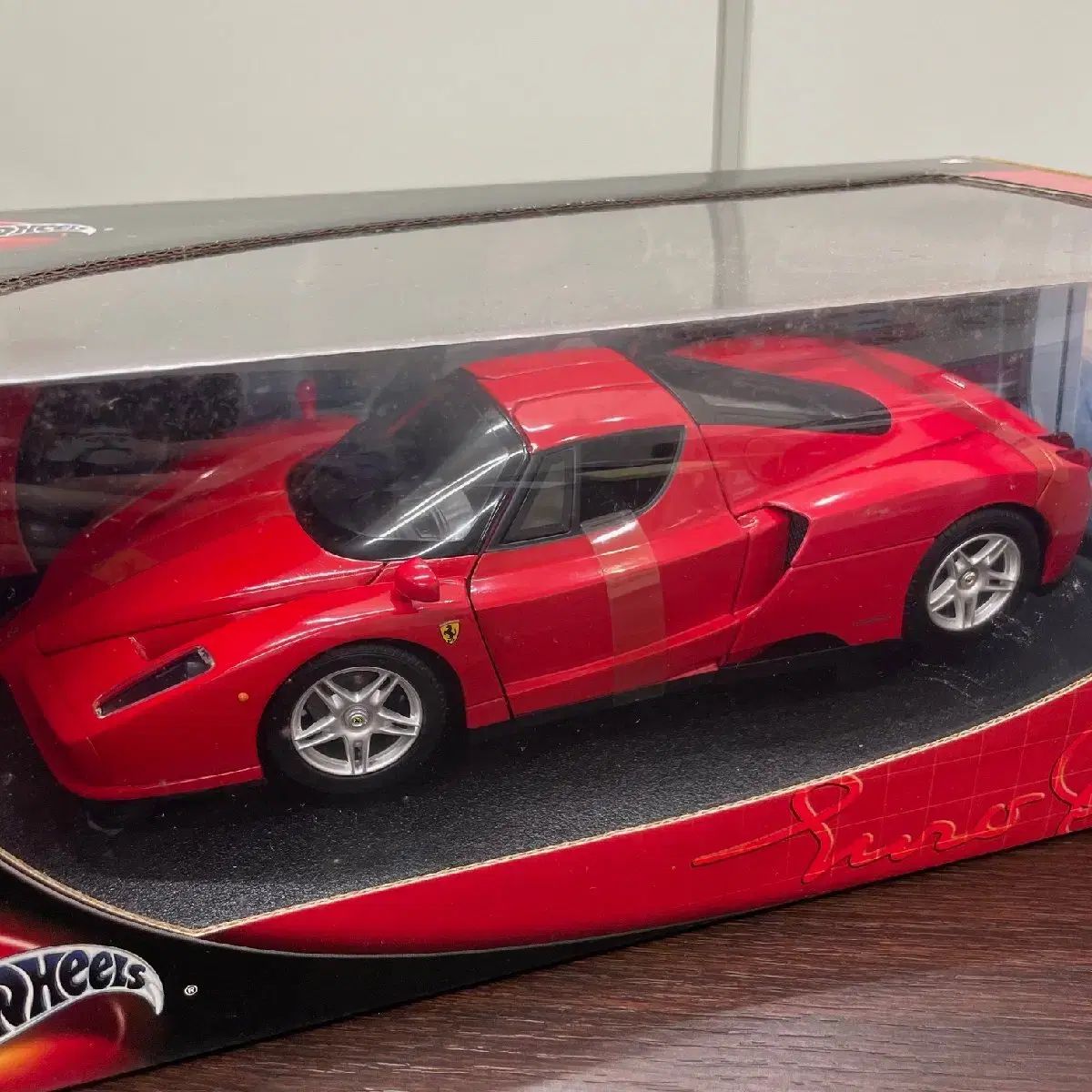 ホットウィール 1 18 エンツォ フェラーリ レッド ダイキャスト 品 売ります