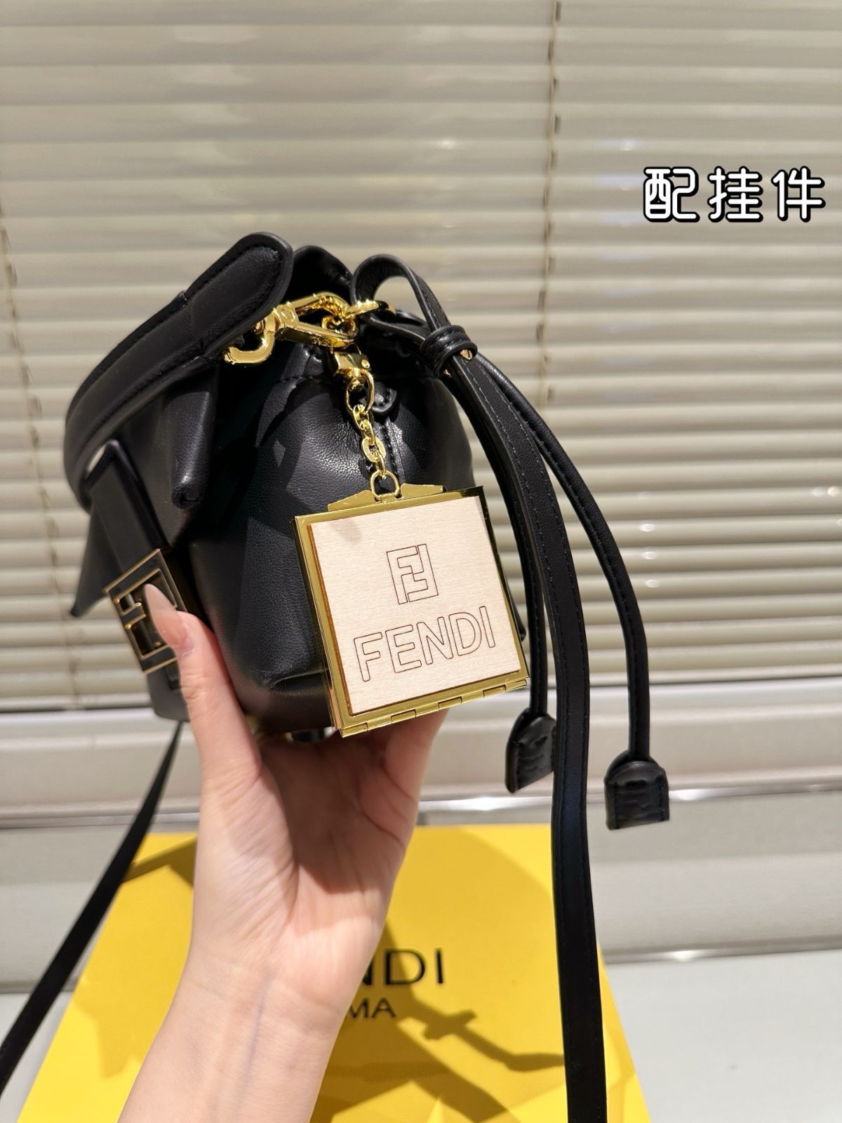 【関税＆送料込み】Fendi Nvo-Baguette Bag 今日特価】Fendi New Baguette Bag（フェンディ ニュー バゲット