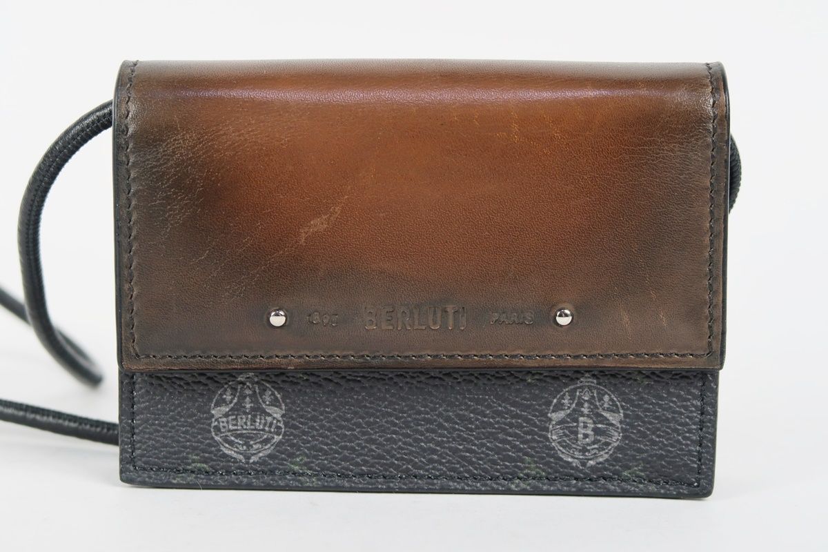 【美品】Berluti ベルルッティ トラベラー フォンポーチ シグネチャー 美品 Berluti ベルルッティ トラベラー シグネチャー フォン