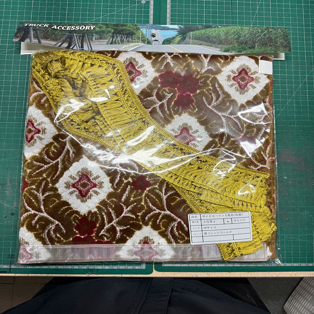 3角型サイドカーテン 大花束 オレンジ