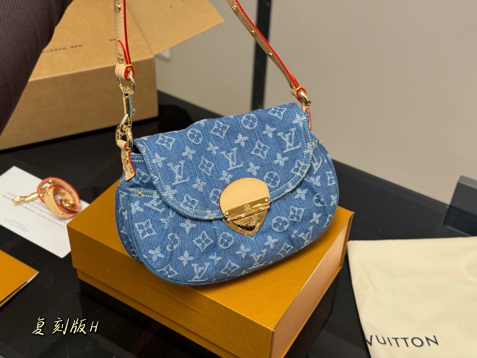 今日特価】Louis Vuitton Denim Inflatables ルイ ヴィトン