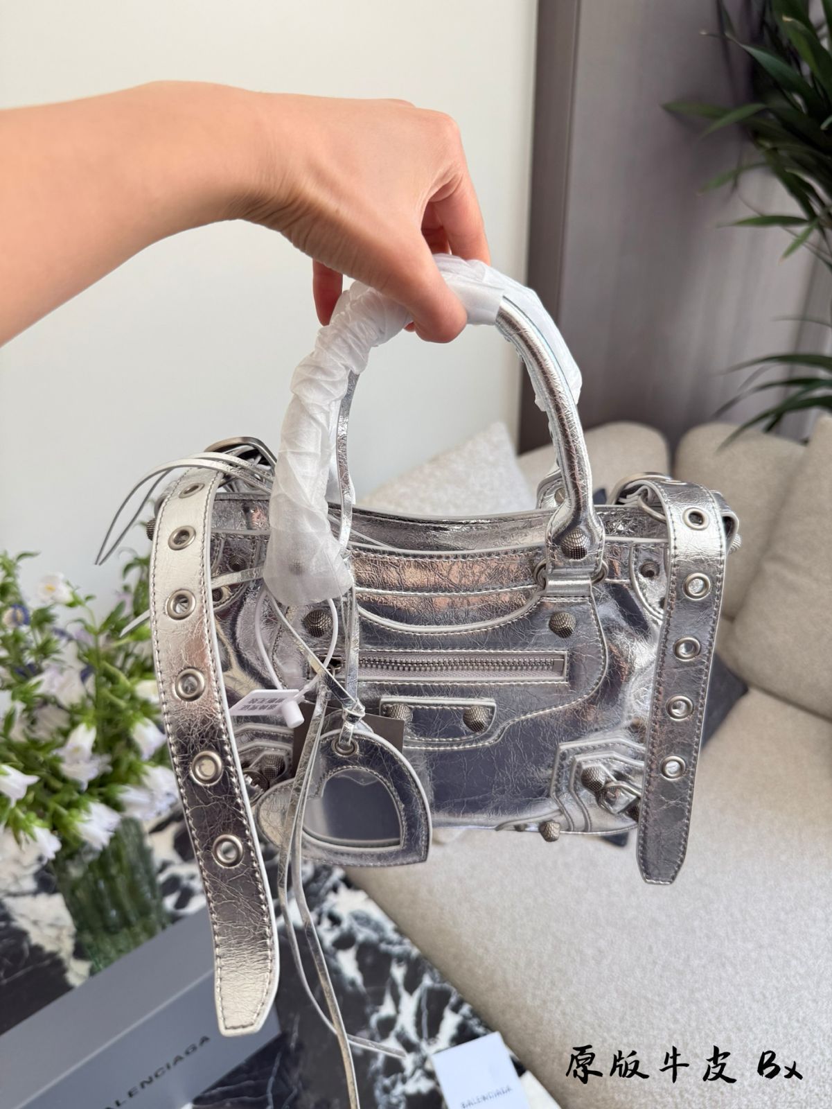 バレンシアガ モーターバッグ 今日特価】Balenciaga White Motorcycle Bag - バレンシアガ