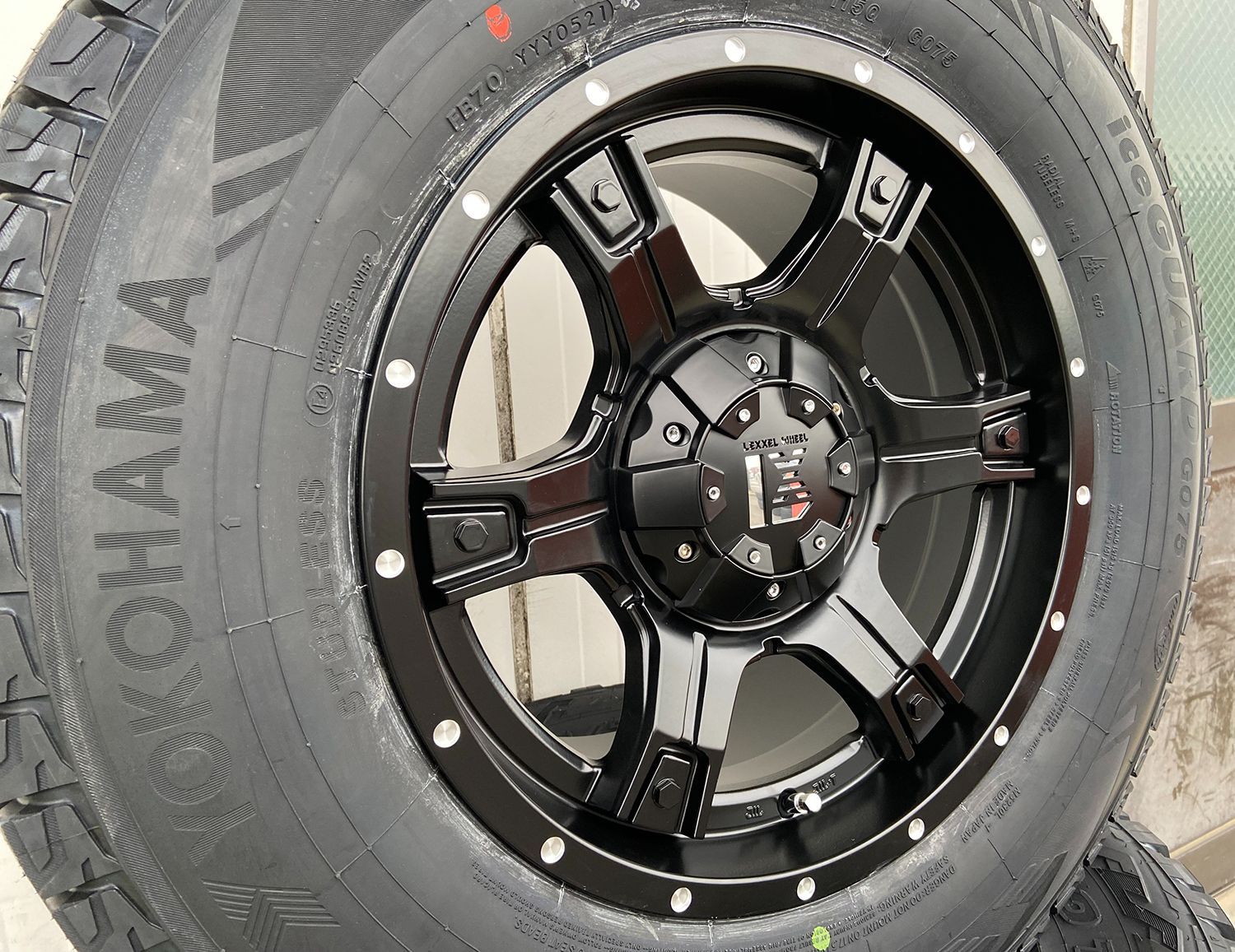 (^-^)ヨコハマ アイスガードG075 265/70R17 プラド 110703_g075.jpg