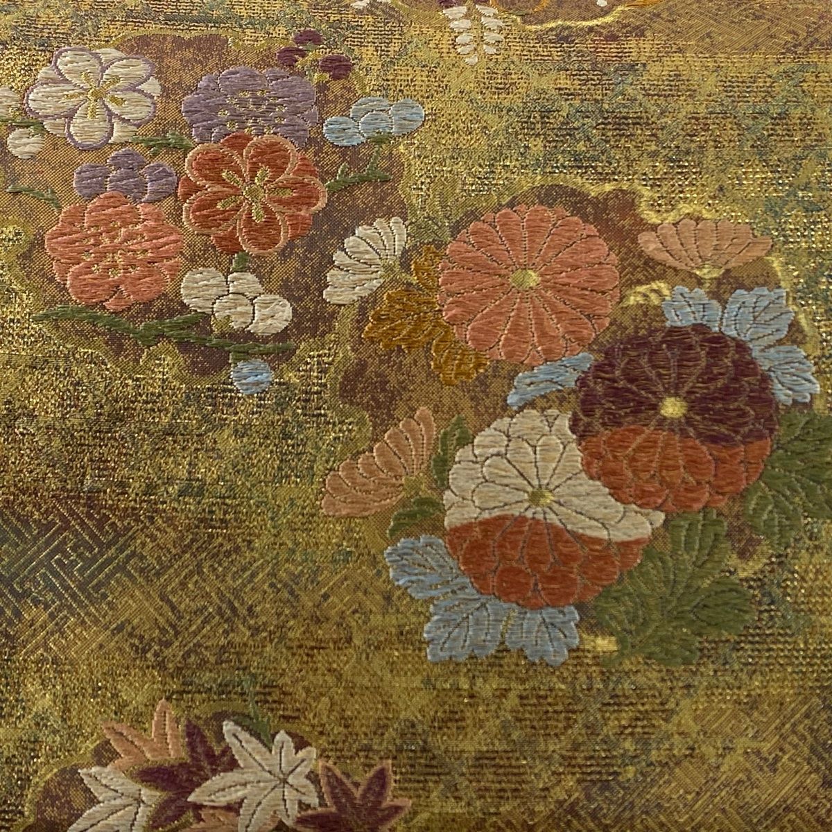 華 袋帯 金色ベース 花柄 雪輪 袋帯 逸品 雪輪 草花 刺繍 金銀糸 金色 六通 正絹 【中古