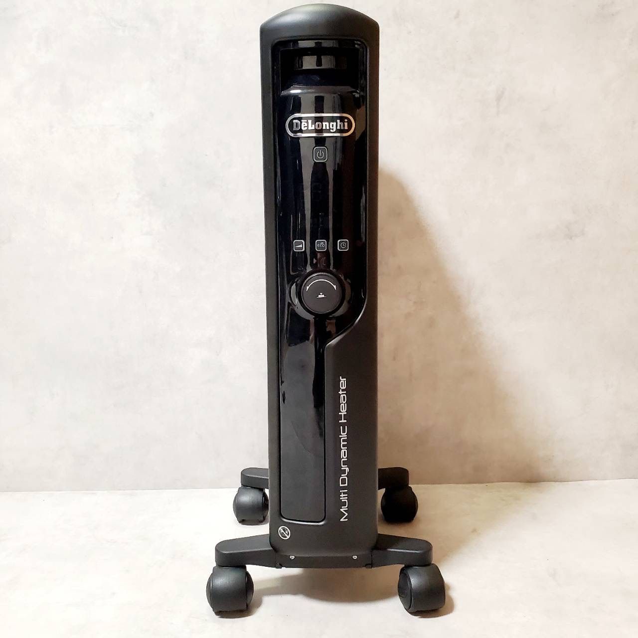 デロンギ マルチダイナミックヒーター MDHU09-BK ピュアホワイト×マットブラック 900W 木造6畳|鉄筋8畳 タイマー機能 チャイルドロック 転倒時自動電源遮断 安全設計