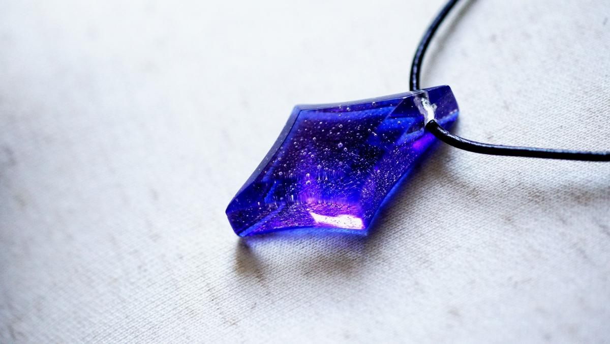 限りなき蒼海の星 ネックレス ひし形 チャーム ブルー