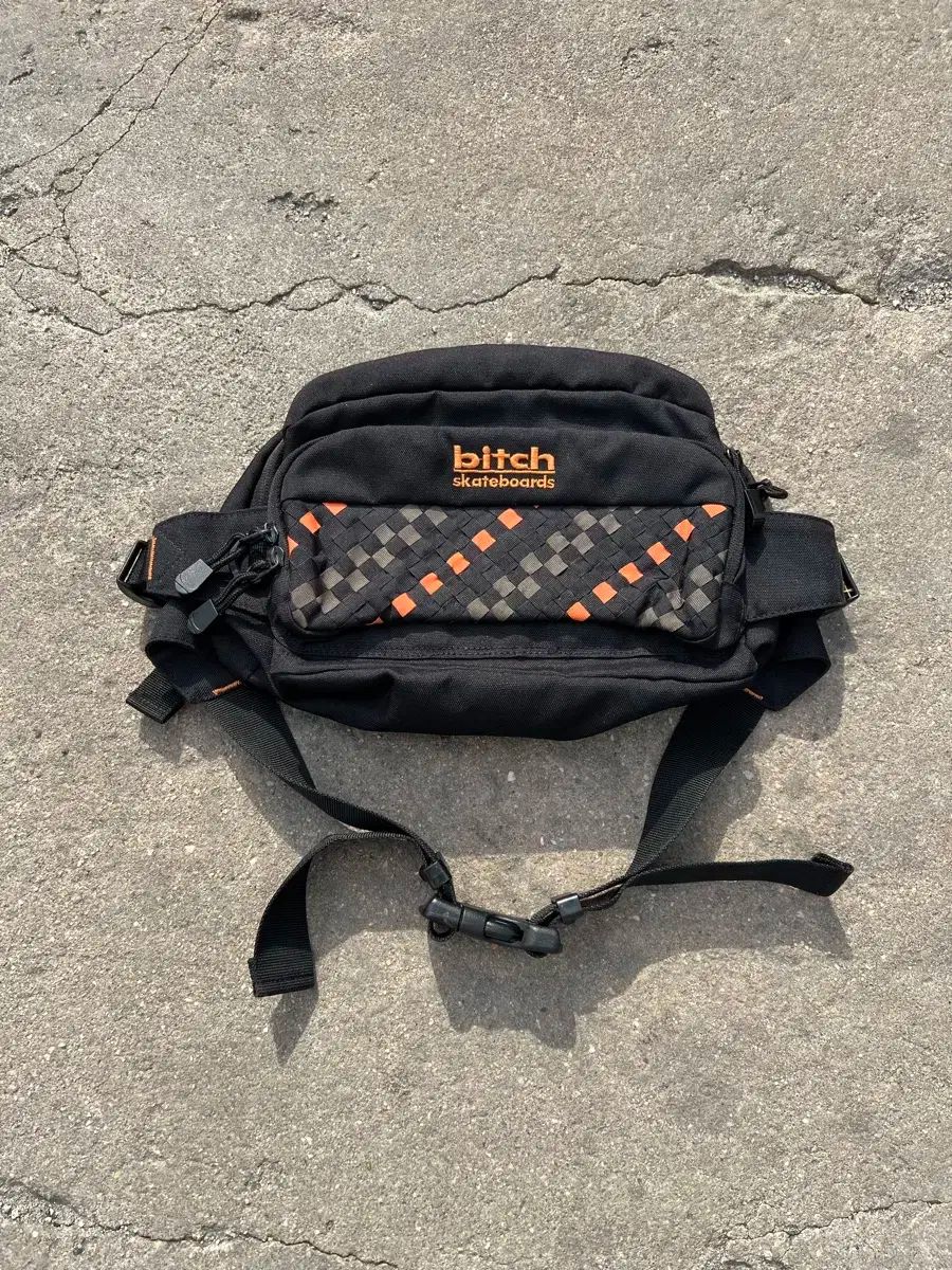 モ*ン様 bitch skateboard ウエストバッグ　ポーチ モ*ン様 bitch skateboard ウエストバッグ ポーチ - メルカリ