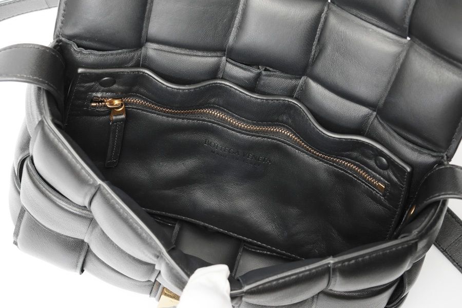 ボッテガヴェネタ BOTTEGA VENETA パデットカセット ショルダーバッグ 591970 マキシ イントレチャートレザー ブラック 商品番号 S-159276 MERCADOAVALIA_COM_BR