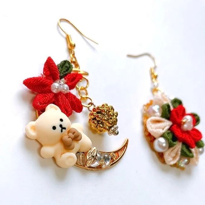 Xmasアシンメトリー✴︎つまみ細工ピアス ピアス イヤリング 三日月 お