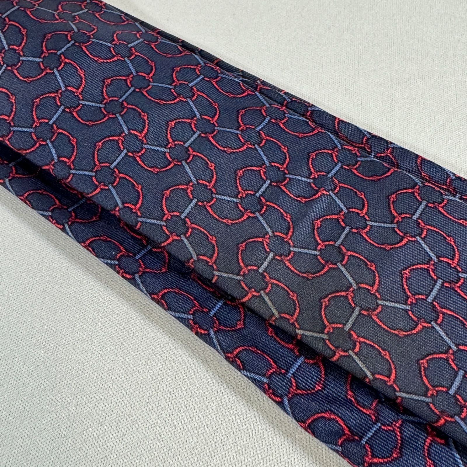 HERMES エルメス 紳士ネクタイ ネイビー×レッド 総柄 シルク100