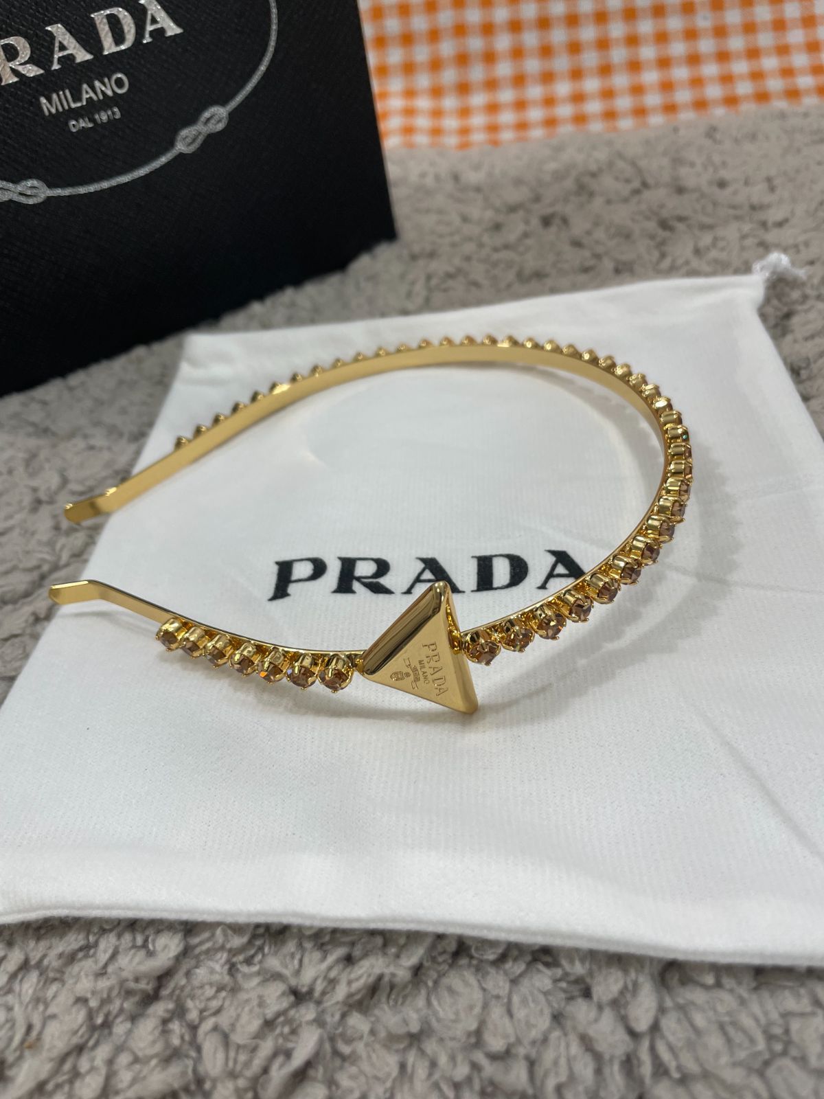 ✪感謝セール中✪PRADA プラダ　クリスタル ロゴ カチューシャ