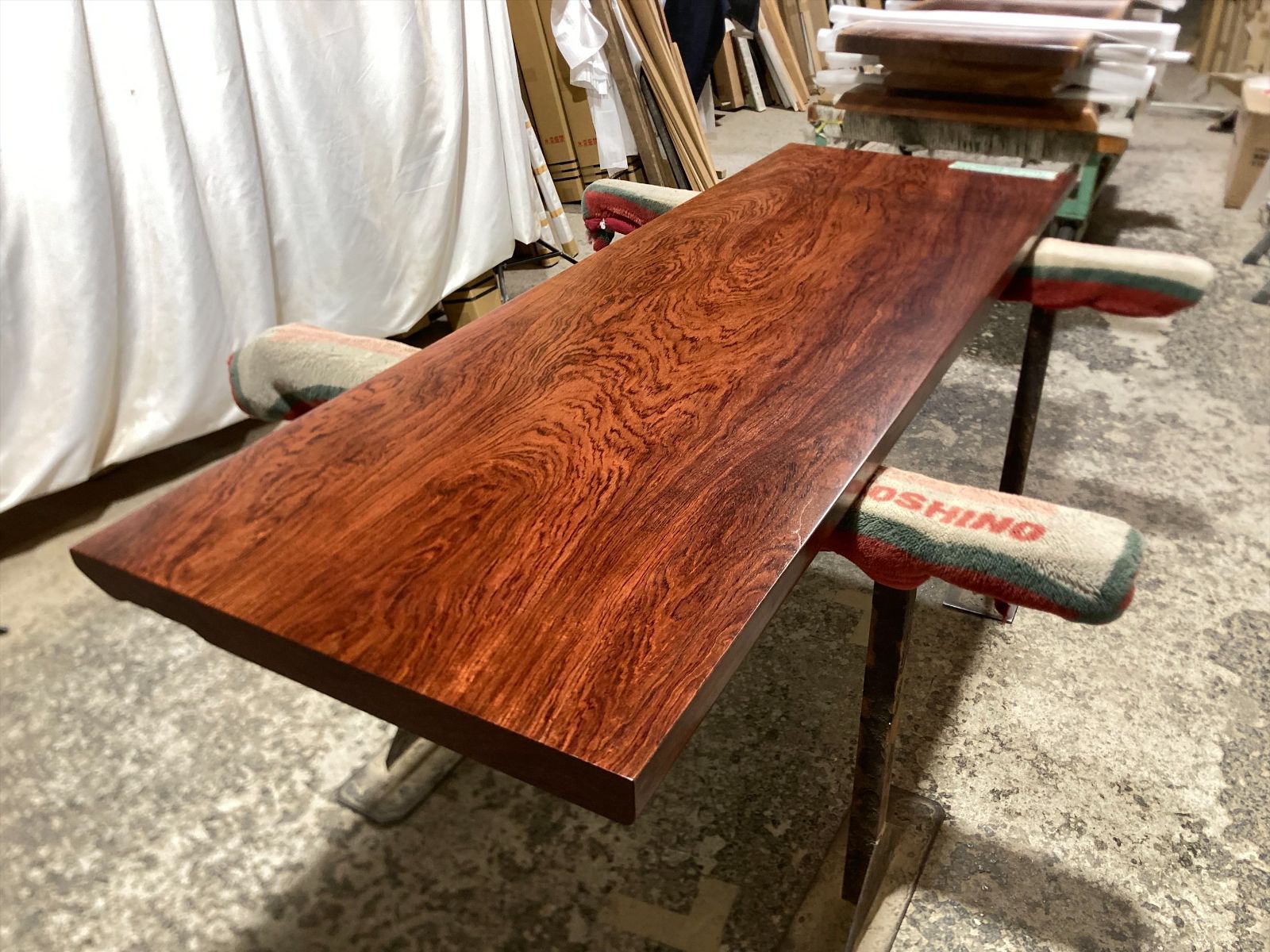 ブビンガ9301 上杢 一枚板無垢 乾燥材 1760ｘ600-590ｘ50mm ウレタン塗装 カウンター センターテーブル ダイニングテーブル