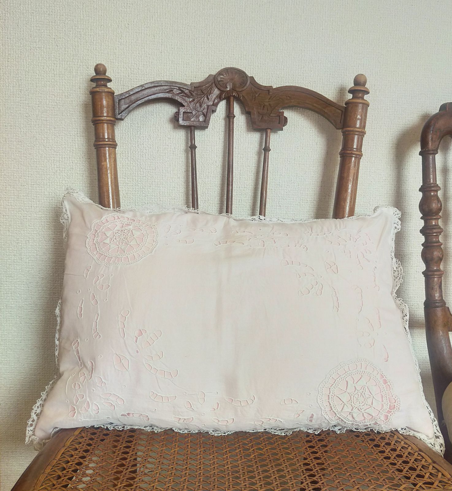 アンティーク クッション ホワイトワーク カットワーク - メルカリ