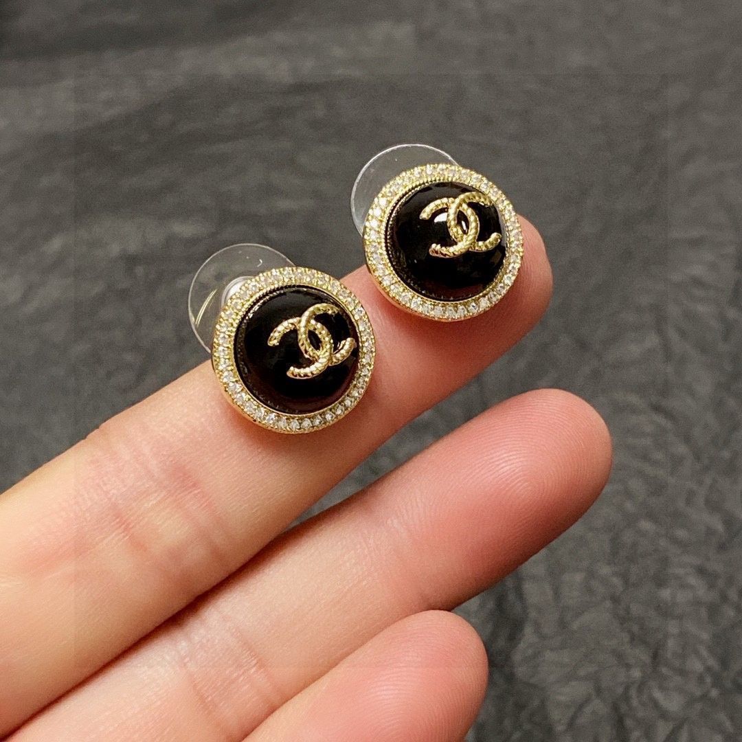 今日特価】Chanel ダブル C モノトーン ピアス 送料無料！在庫