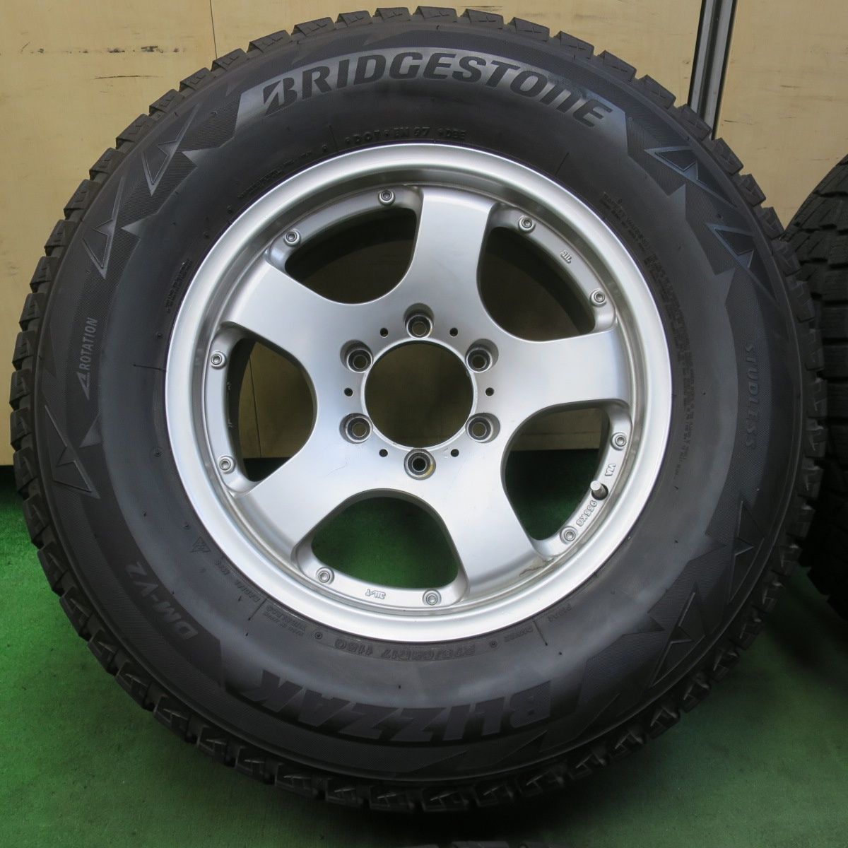 4本価格 スタッドレス 275 65R17 ブリヂストン ブリザック DM-V2 P.T.H PTH 社外 アルミ 17インチ PCD139.7 6H 5101009イス