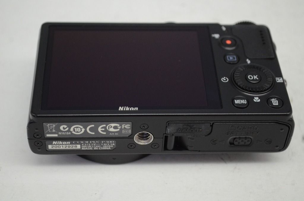 コンパクトデジタルカメラ