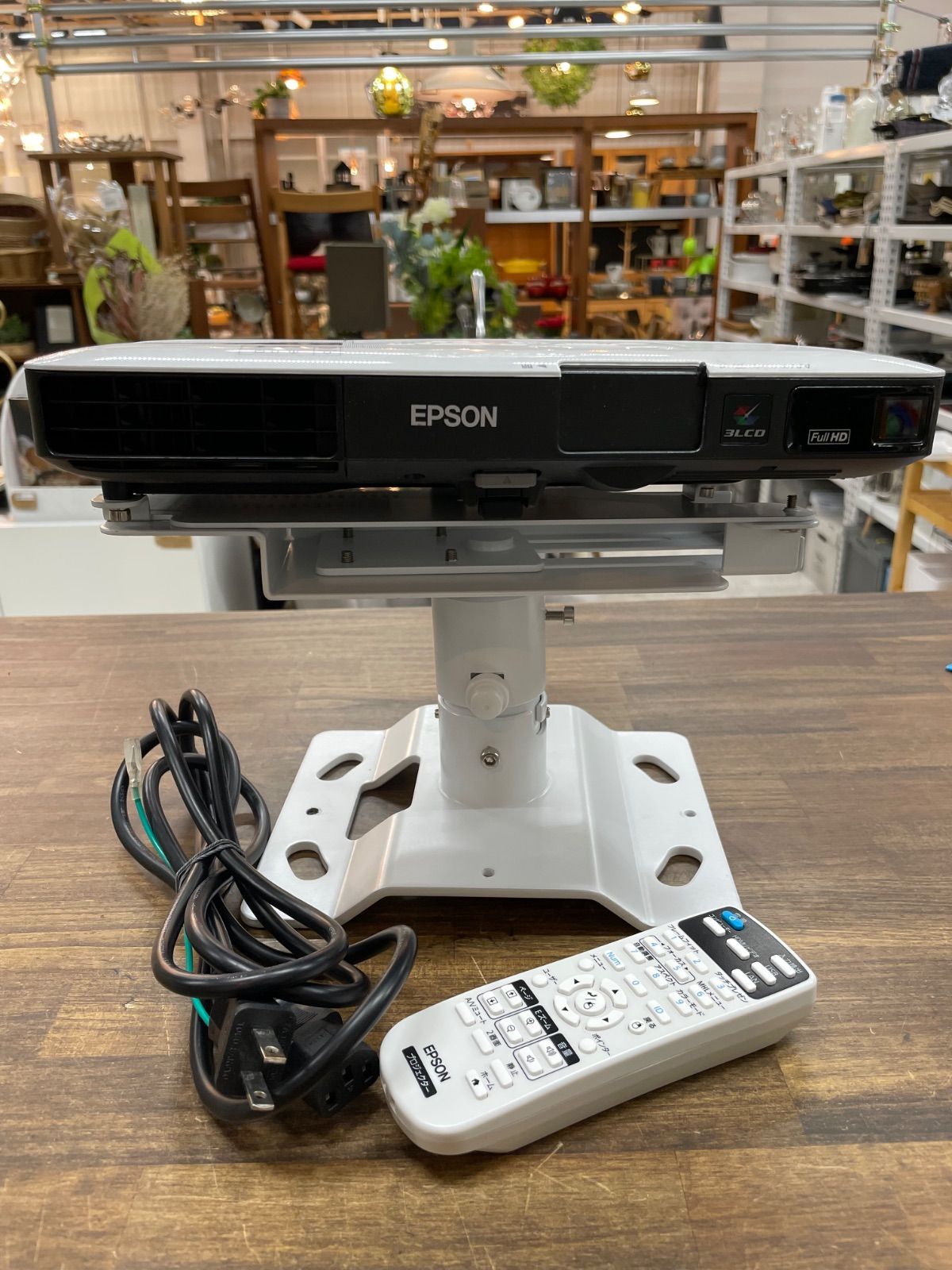 エプソン モバイルプロジェクター EB-1795F 無線接続 フルHD 3200ルーメン