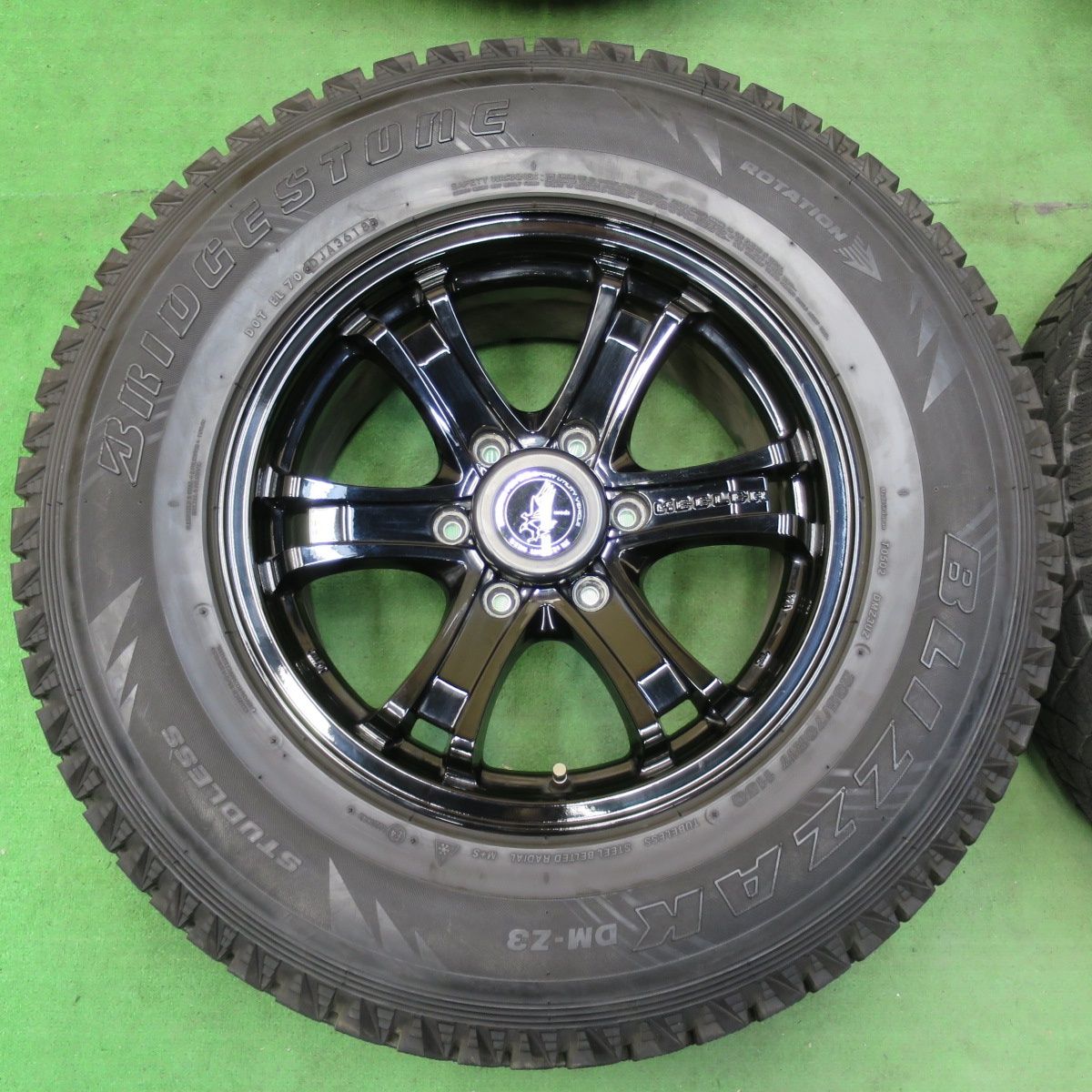 バリ溝！ブリヂストン　265/70R17 スタッドレスタイヤ　1台分　４本 超バリ溝 205/55R16 BS VRX スタッドレスタイヤ 4本セット