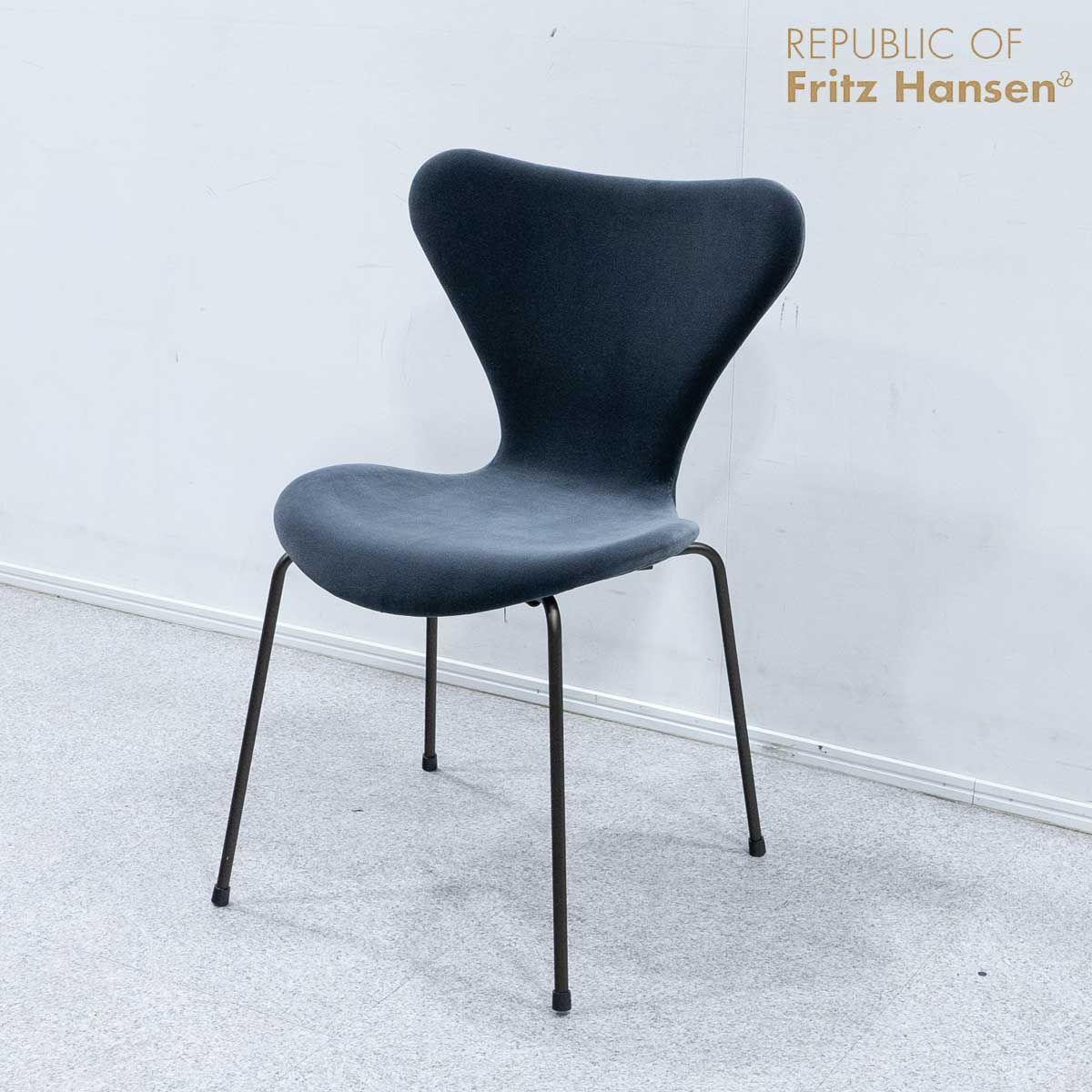 【展示品】FRITZ HANSEN フリッツ ハンセン SERIES 7 セブンチェア フルパディング ベルベット ミッドナイトブルー アルネ・ヤコブセン 定価13万【3】