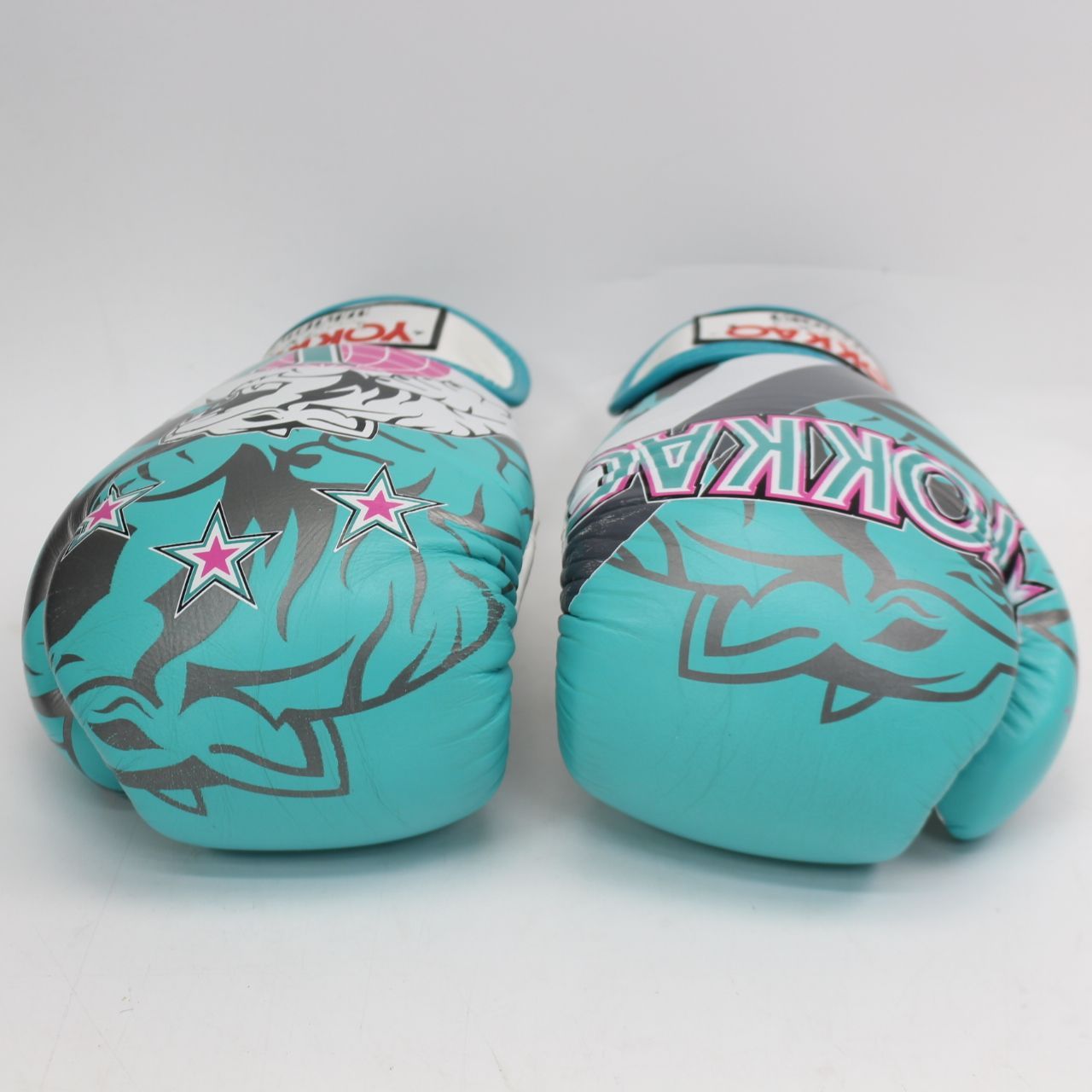 ヨッカオ　Yokkao グローブ Amazon.co.jp: YOKKAO ムエタイ アングリーブルグローブ