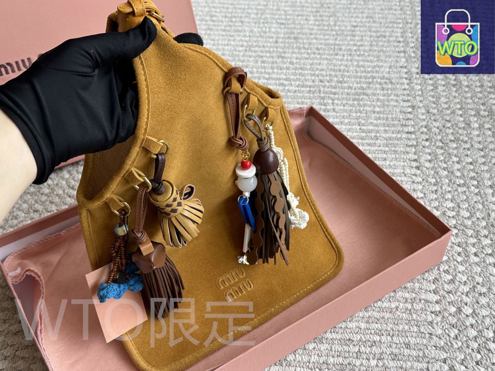 今日特価】Miu Miu ミュウミュウ スエードバッグ ハンドクラフト