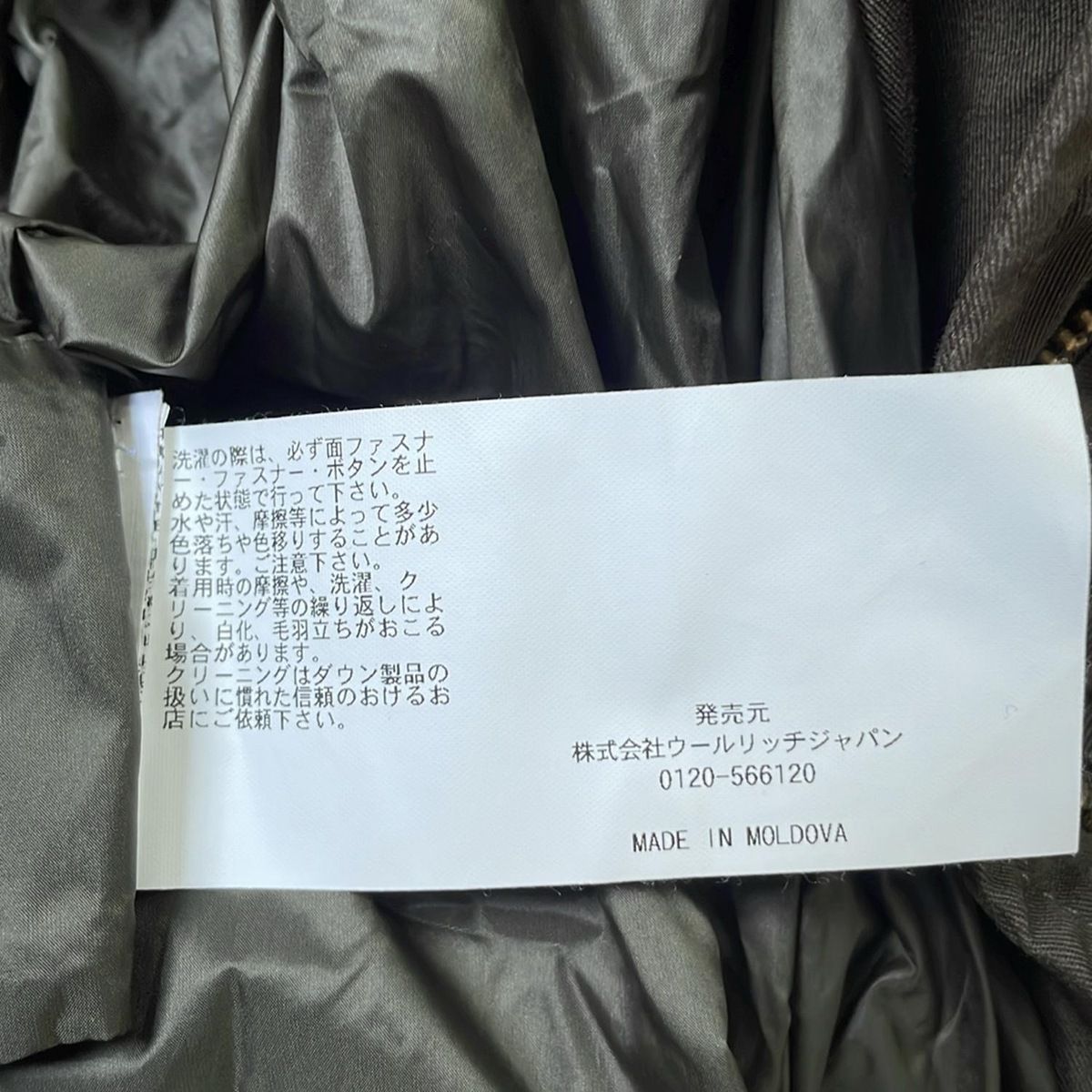 カーキ