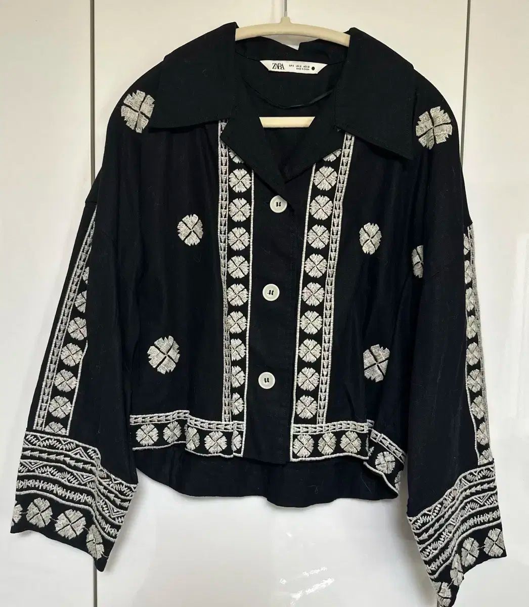 ZARA ザラ エンブロイダリーテクスチャージャケット Mサイズ ジャケット - レディース エンブロイダリー | ZARA 日本