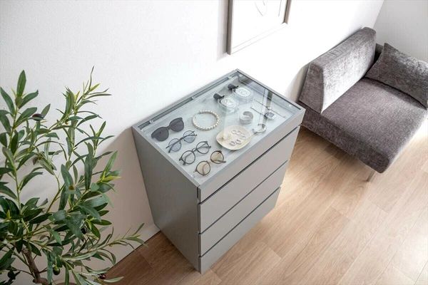 ショーケース付きチェスト