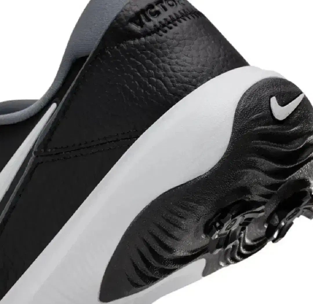 おしゃれ好き ナイキ 275 ゴルフシューズ ヴィクトリー プロ 3 DX9028 010