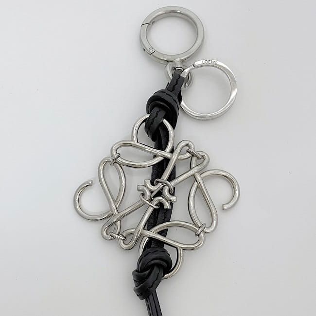ロエベ チャーム シルバー ブラック アナグラム C821232X02 美品