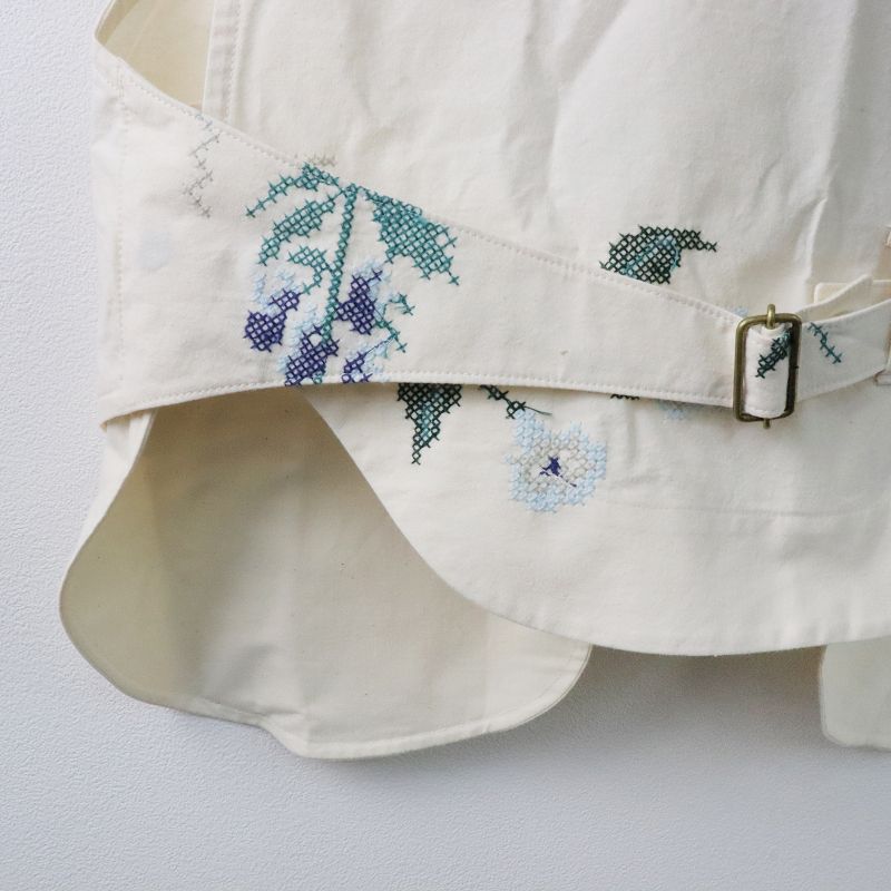 アシードンクラウド　お花刺繍ジレ アシードンクラウド お花刺繍ジレ - メルカリ
