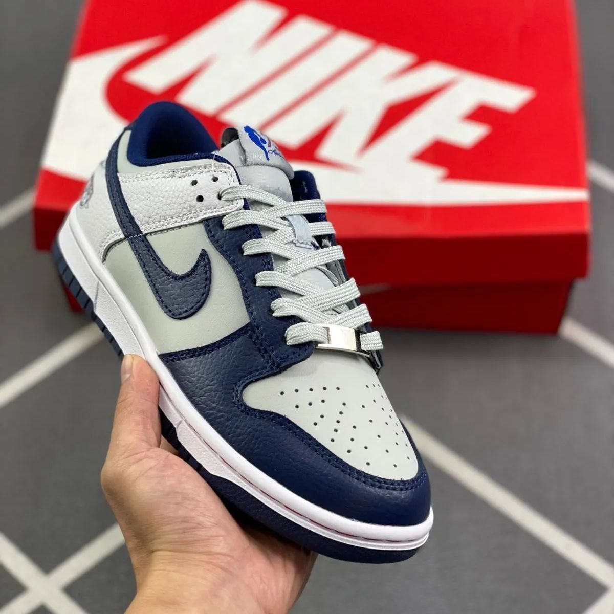 新品未使用 NIKE (ナイキ) ×NBA DUNK LOW EMB 75th ANNIVERSARY NETS DD3363-001 ナイキ ダンク  ロー EMB 75th アニバーサリー ネッツ - メルカリ