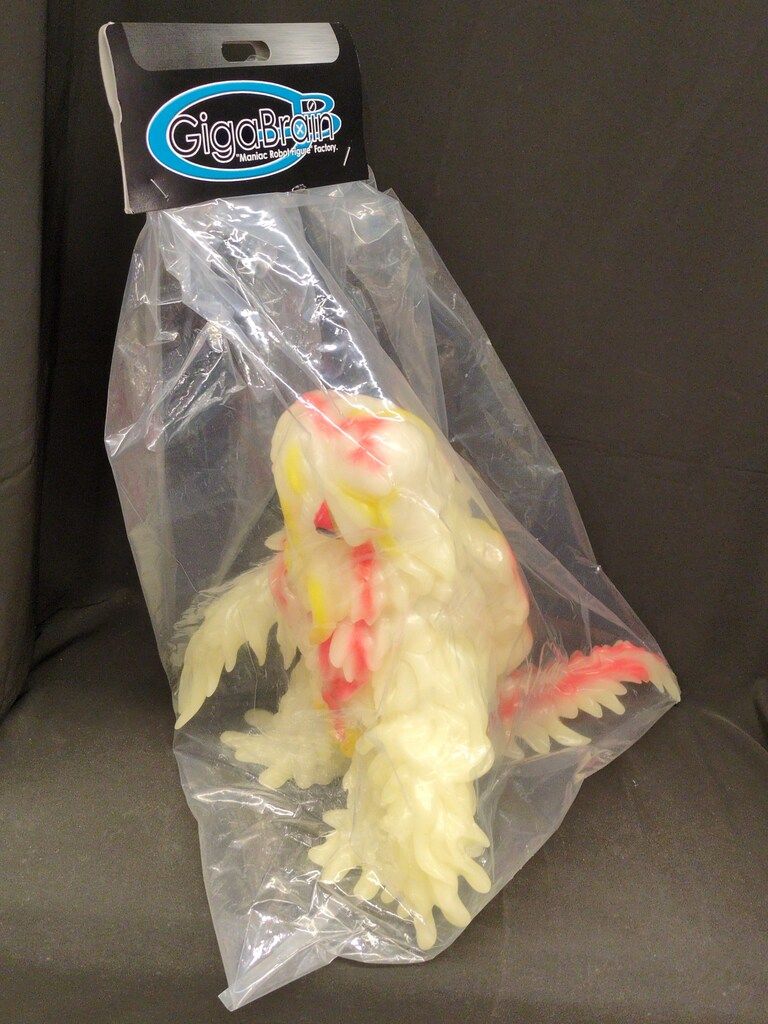 ギガブレイン ヘドラ(蓄光成型/銀赤黄) WF2019冬 30cm - メルカリ