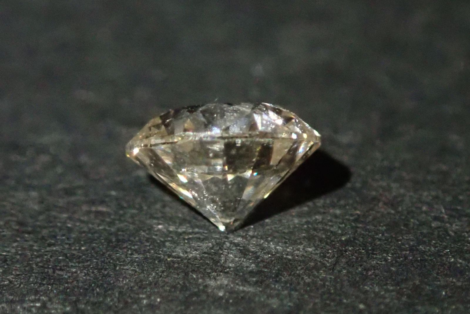 0.305ct 約4×4mm