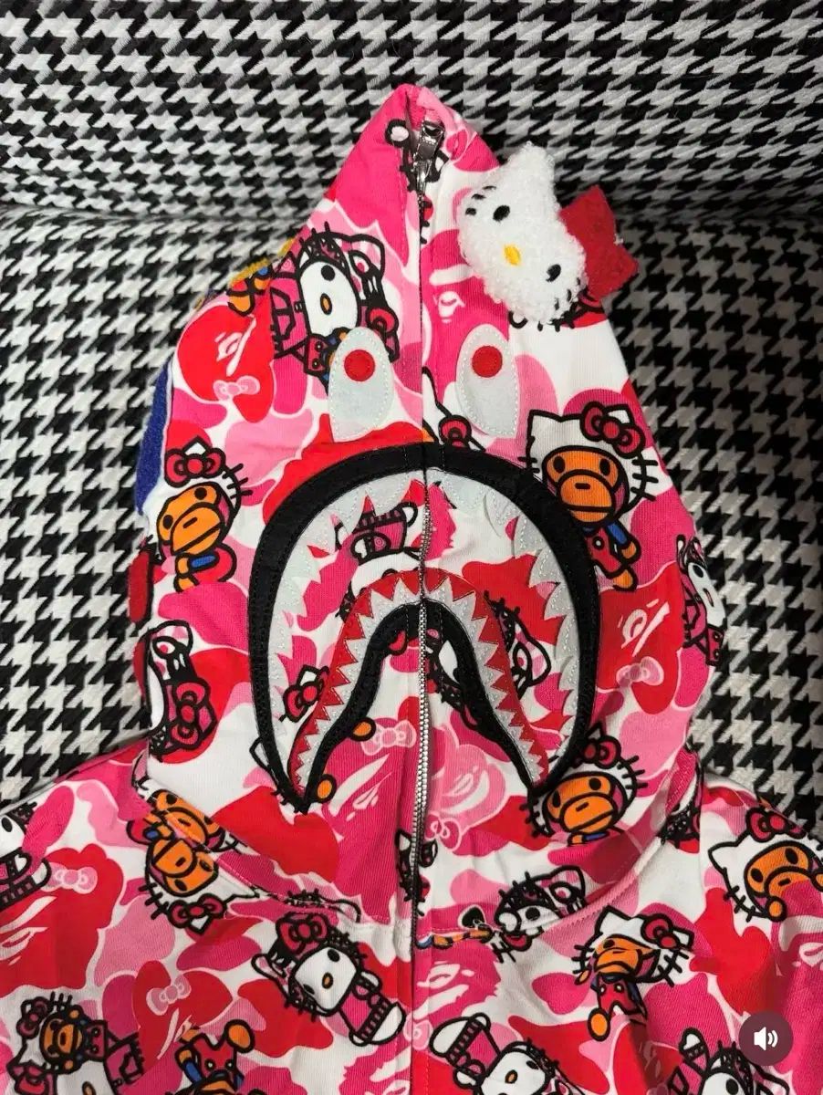 A BATHING APE(アベイシングエイプ) X キティ ジップアップ