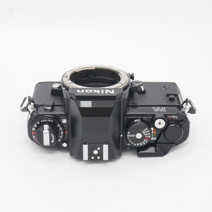 Nikon FA ボディ黒 ブラック 一眼レフ mf-16 データバック付 Nikon FA ボディ黒 ブラック 一眼レフ mf-16 データバック付 Nikon FA