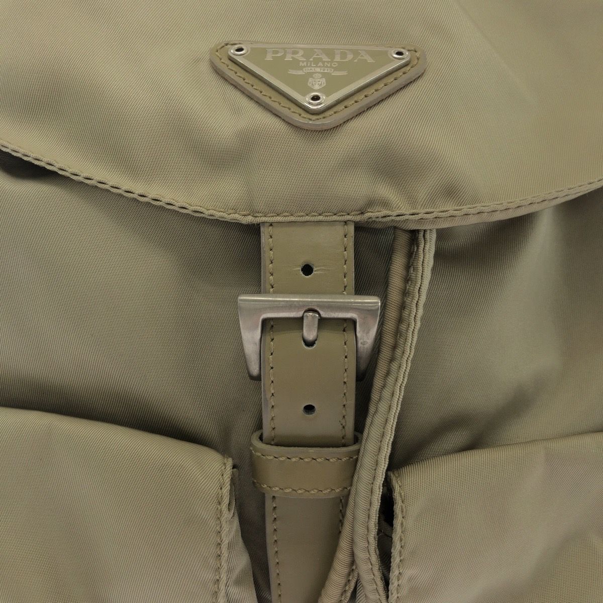 グレージュ シルバー金具
