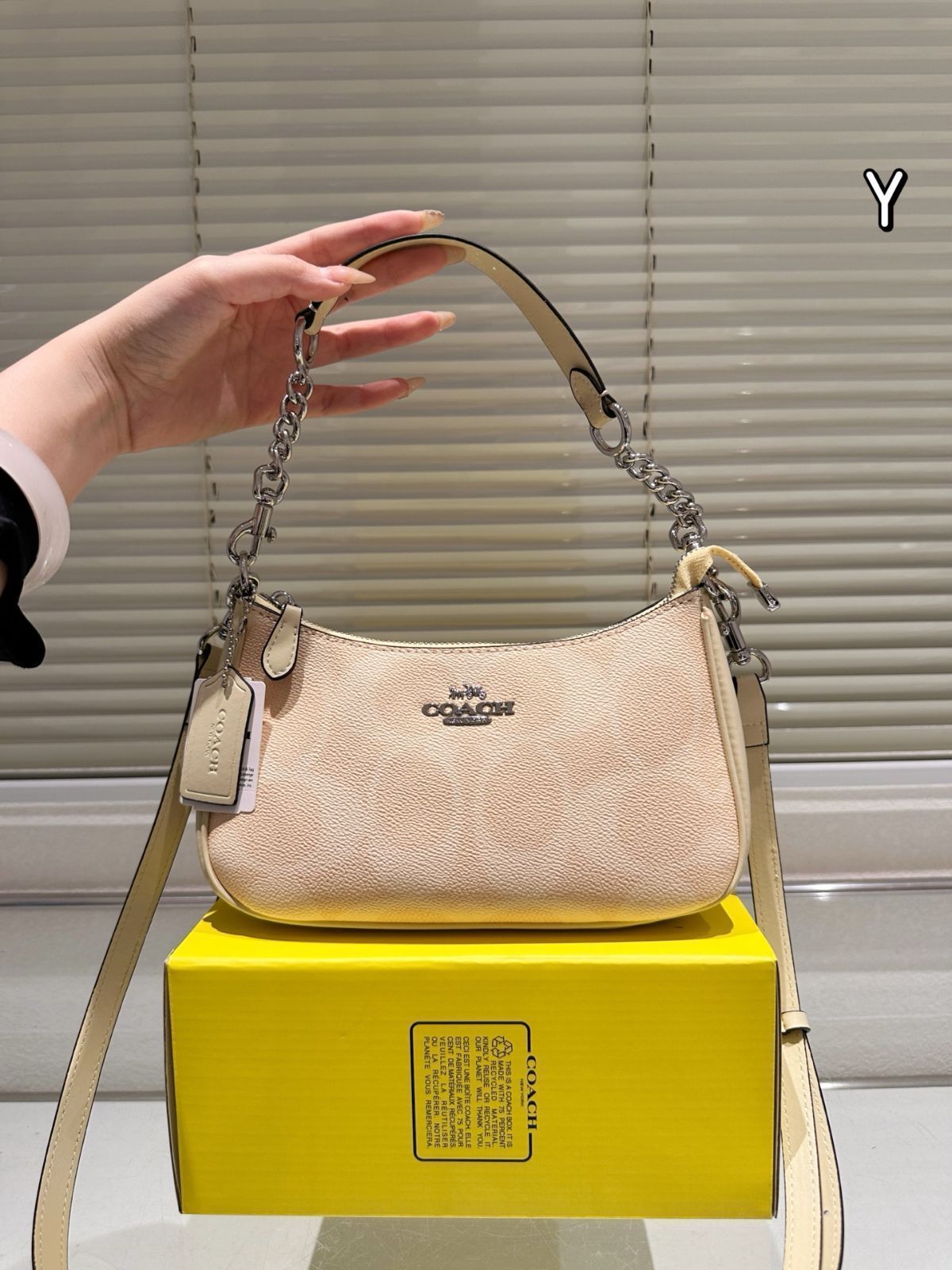 COACH TERI アンダーアーム ショルダーバッグ ホワイト 今日特価】COACH Teri ショルダーバッグ（アンダーアーム